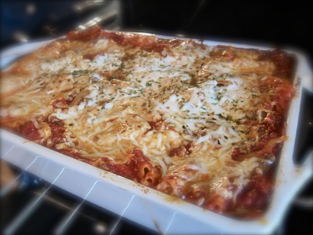 This classic homemade lasagna recipe is so easy because it uses no boil noodles. Surprise your family with an elegant meal that is delicious and simple. #easyrecipe #Italian #lasagna #dinner