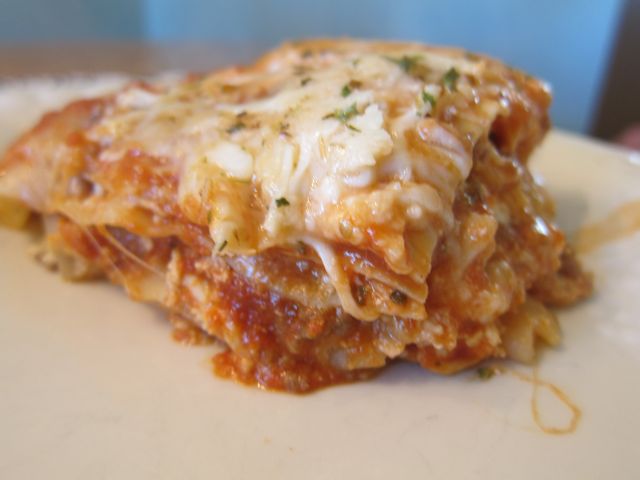 This classic homemade lasagna recipe is so easy because it uses no boil noodles. Surprise your family with an elegant meal that is delicious and simple. #easyrecipe #Italian #lasagna #dinner