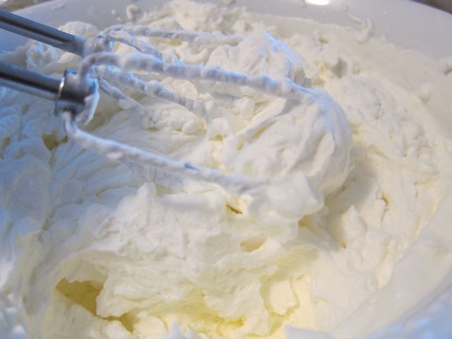 Homemade Whipped Cream - Comfy in the Kitchen