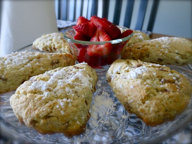 My cinnamon scones recipes is super easy to make and so delicious. They go great with coffee or tea and is perfect to make for a brunch with friends.  #womenlivingwell #scones #cinnamon